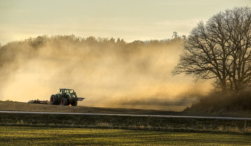 Traktor i vårbruk